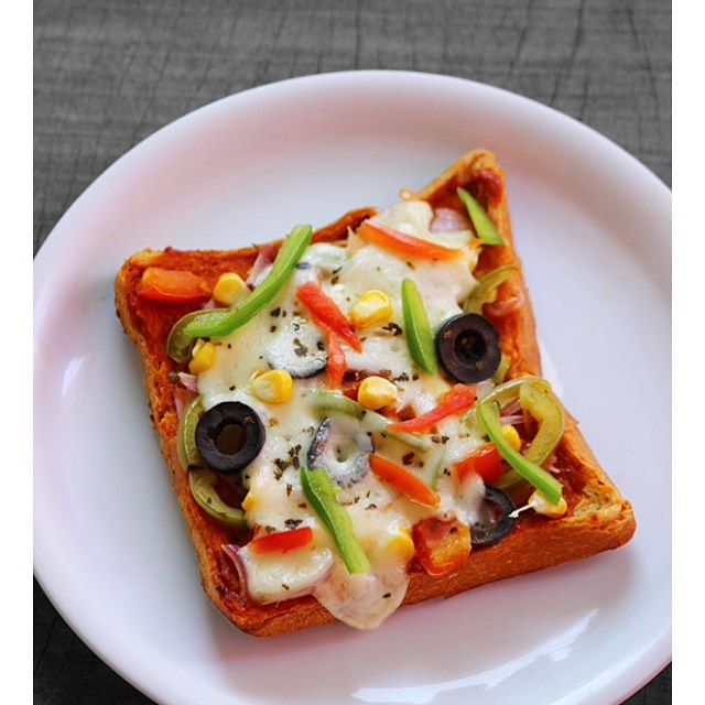 Pull-Apart Pizza Bread with Beef Pepperoni 2 Pull-Apart Pizza Bread with Beef Pepperoni image