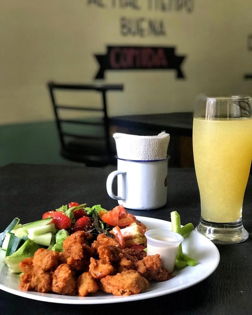 Mexican Chicken with Cheese Sauce – A Creamy, Flavourful Dish for Every Occasion 2 ¿Ya probaste nuestros 3 diferentes aderezos 🤤🥙 boneless parmesano buffalo barbecue
