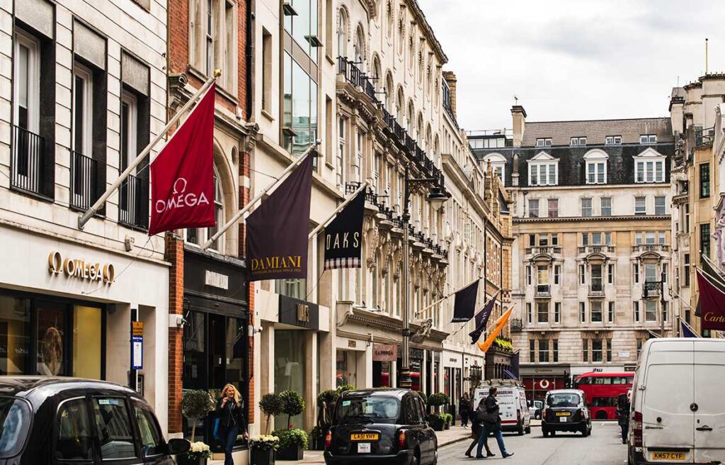 St Shopping Areas London: A Complete Guide to the Capital’s Best Retail Destinations 4 Best Shopping in London Luxury Shopping at Bond Street