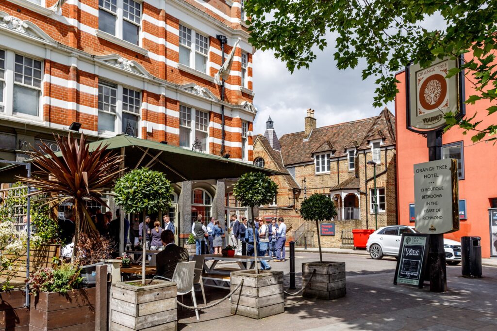 Best Bars in Richmond: A Complete Guide to Riverside Sipping and Stylish Evenings 3 gallery4 optimised