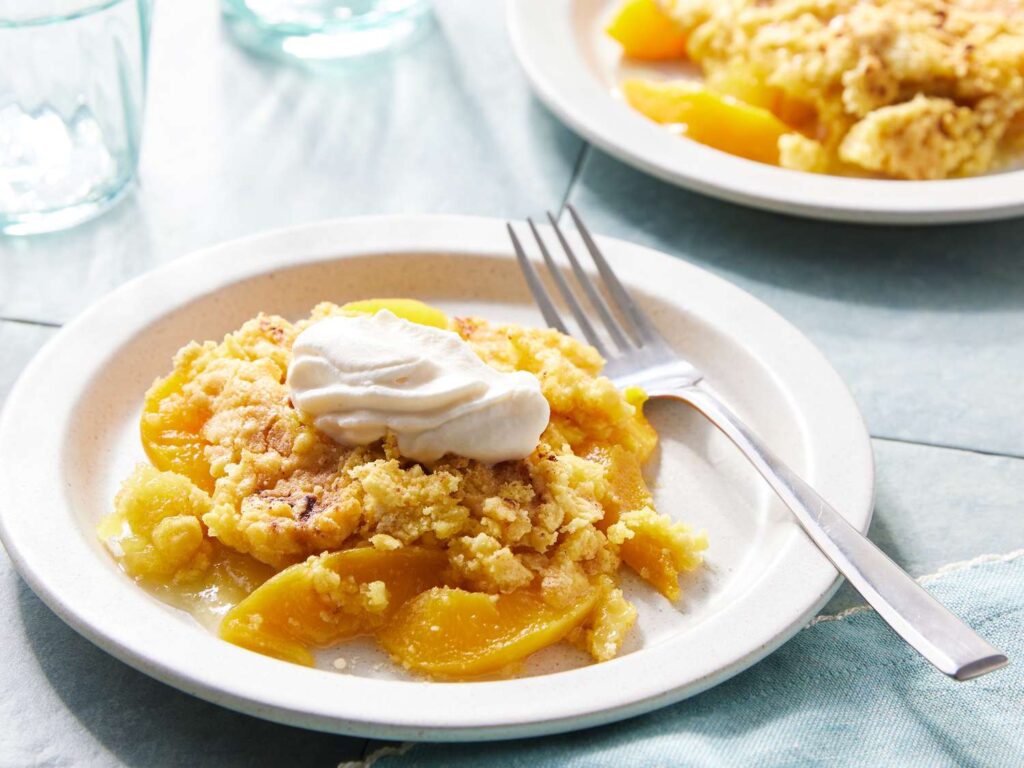 7987 peach cobbler dump cake i DDMFS 4x3 6347 21b64cd434814d3988cced9ee2f53150