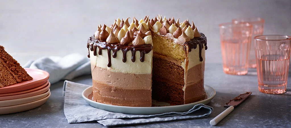 new210917 041B EP8 TripleChocolateApricotLayerCake 1024x450 1