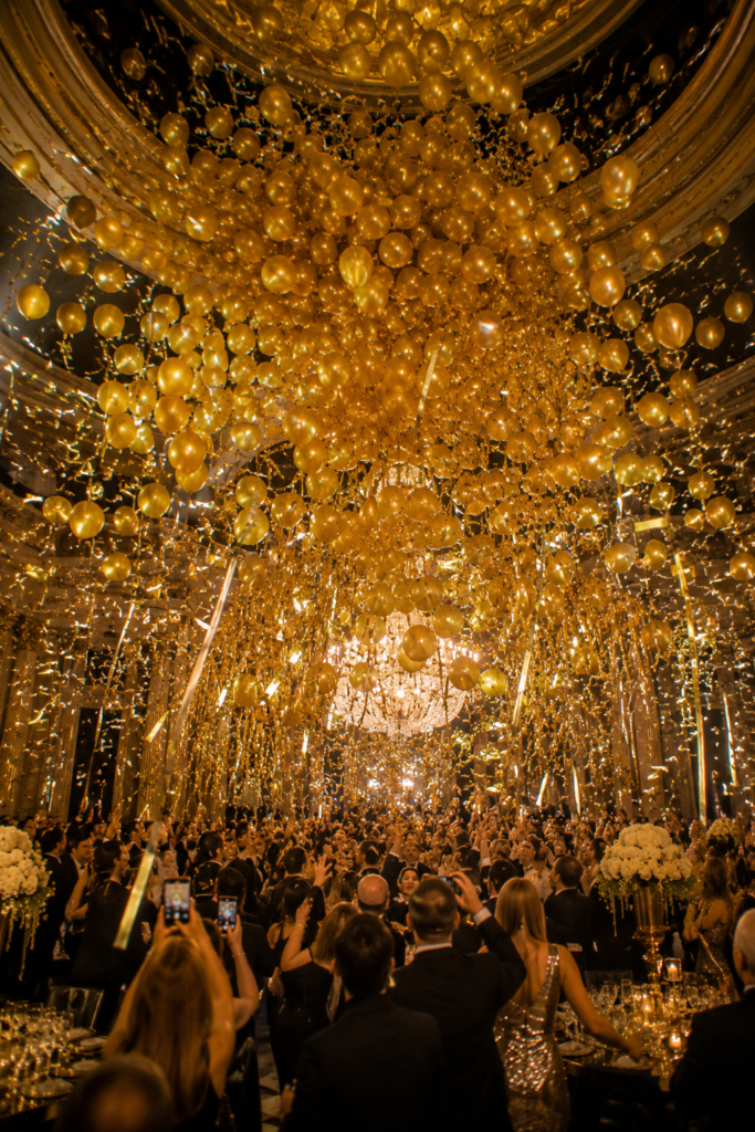 20 Gold Party Decoration Ideas That Actually Make a Room Look Expensive 21 image 339